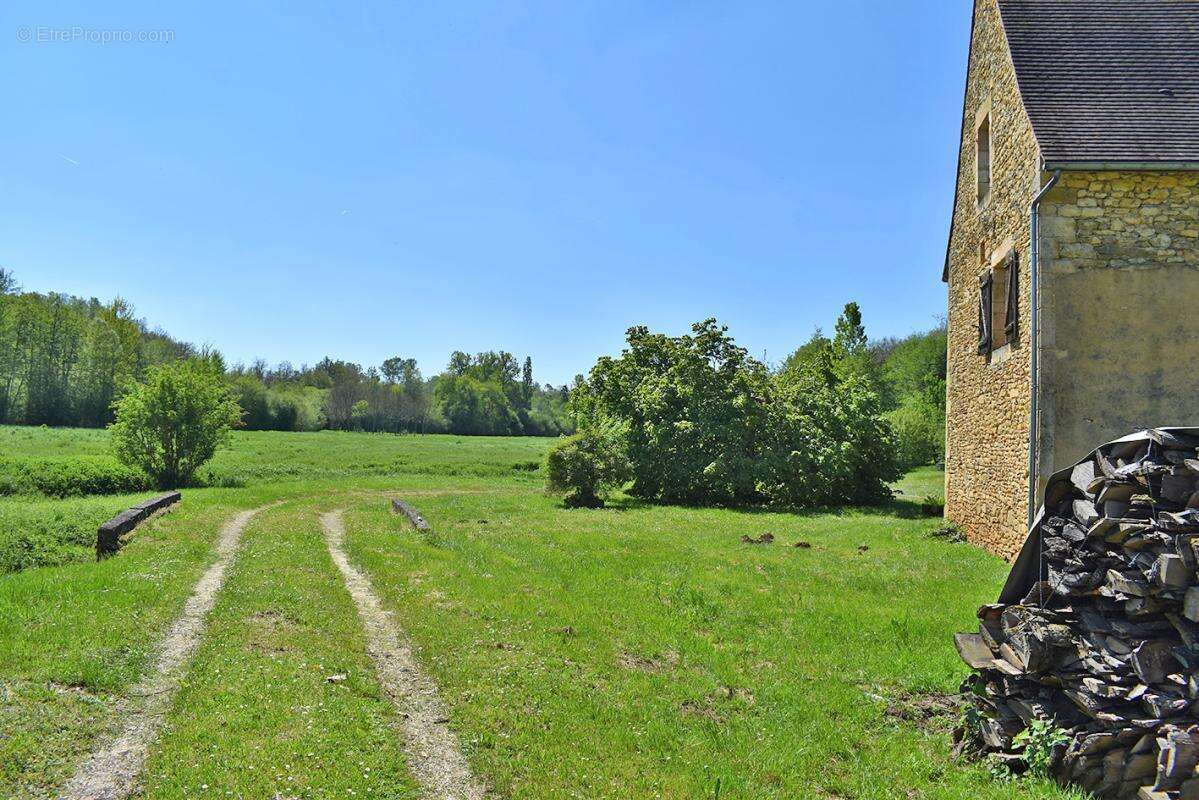 Propriété St Genies 5 pièce(s) 160 m2 - photo 8