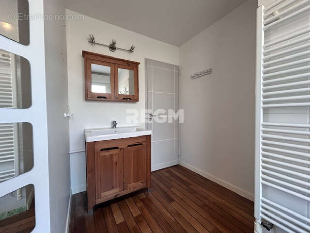 Belle maison rénovée par un architecte de 145 m2 habitable (210 m2 au sol) sur un terrain de 555 m2  - DPE en - photo 12