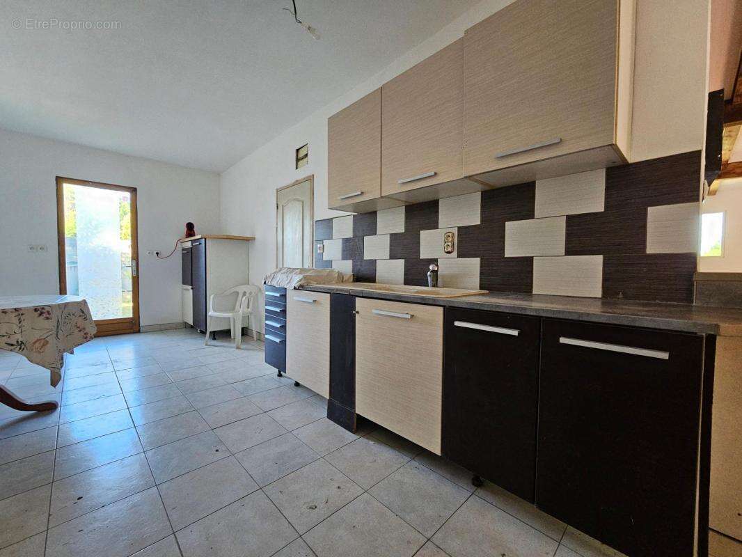 Maison à SAINT-JEAN-D'ANGELY