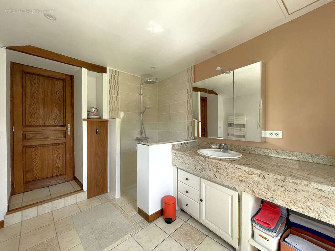 Maison 132 m2 (145 m2 au sol) avec jardin au centre du village de Bouafle - photo 8