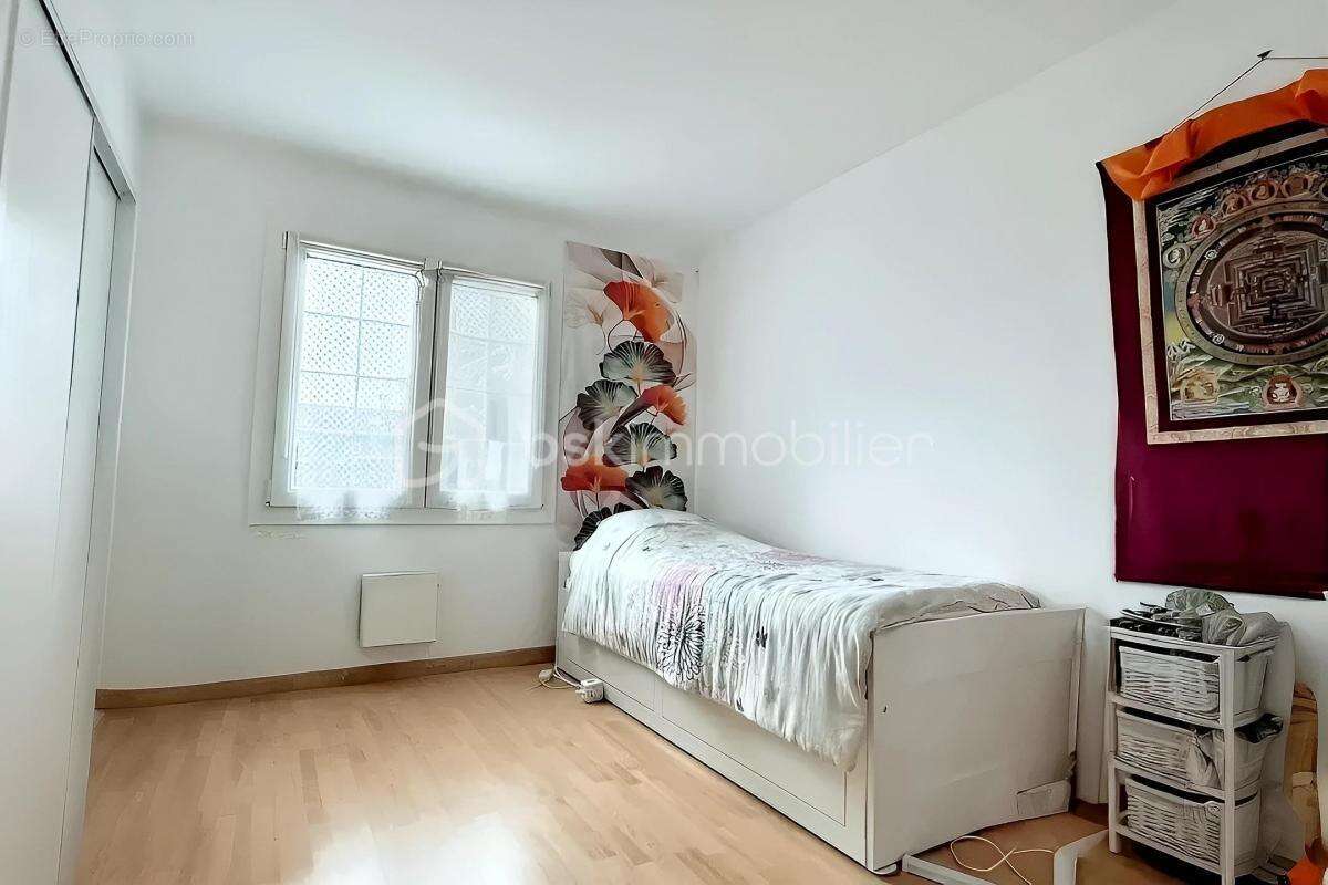 Maison à LES CLAYES-SOUS-BOIS