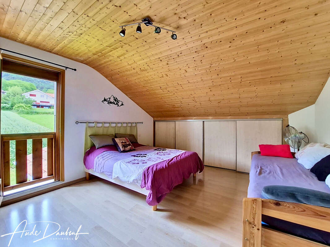 Aux portes de Genève - Maison familiale 4 chambres avec jardin, garage, abris voitures et annexes - photo 17