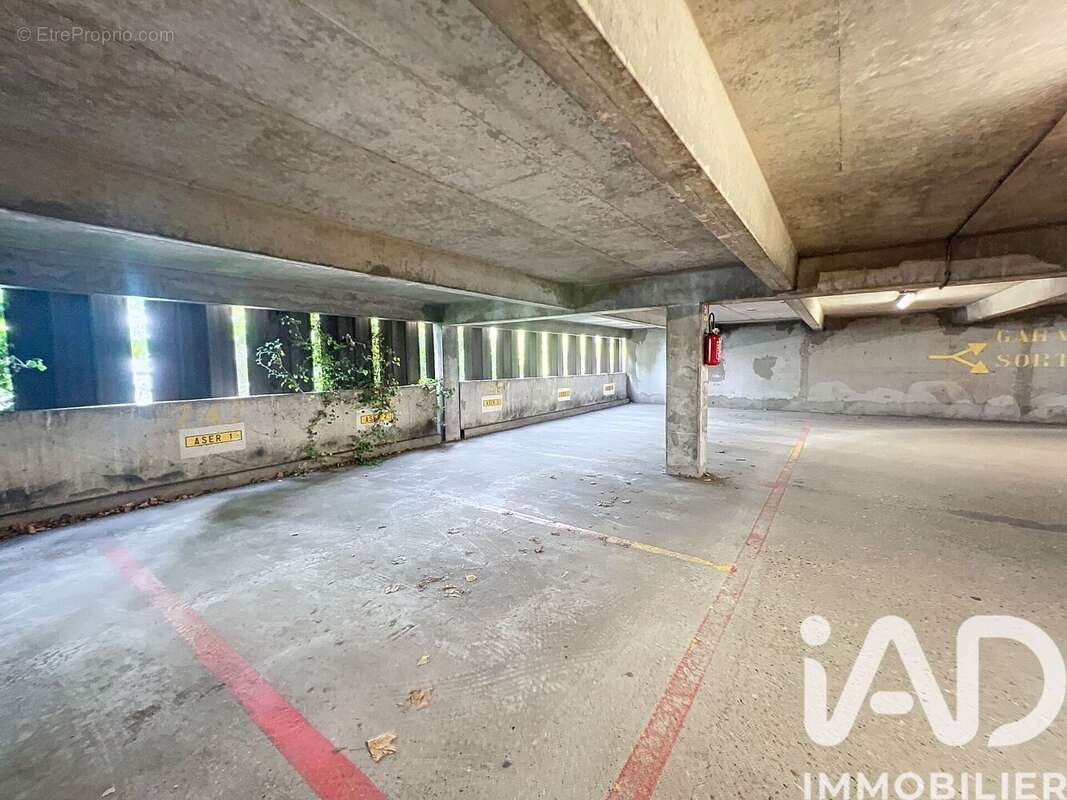 Photo 4 - Parking à CERGY