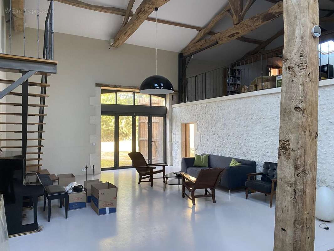 Maison à BARBEZIEUX-SAINT-HILAIRE