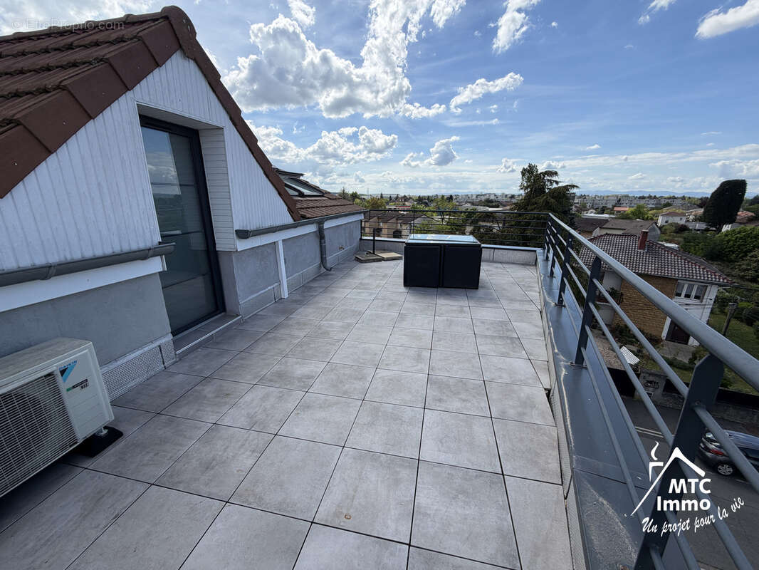 Appartement à MEYZIEU