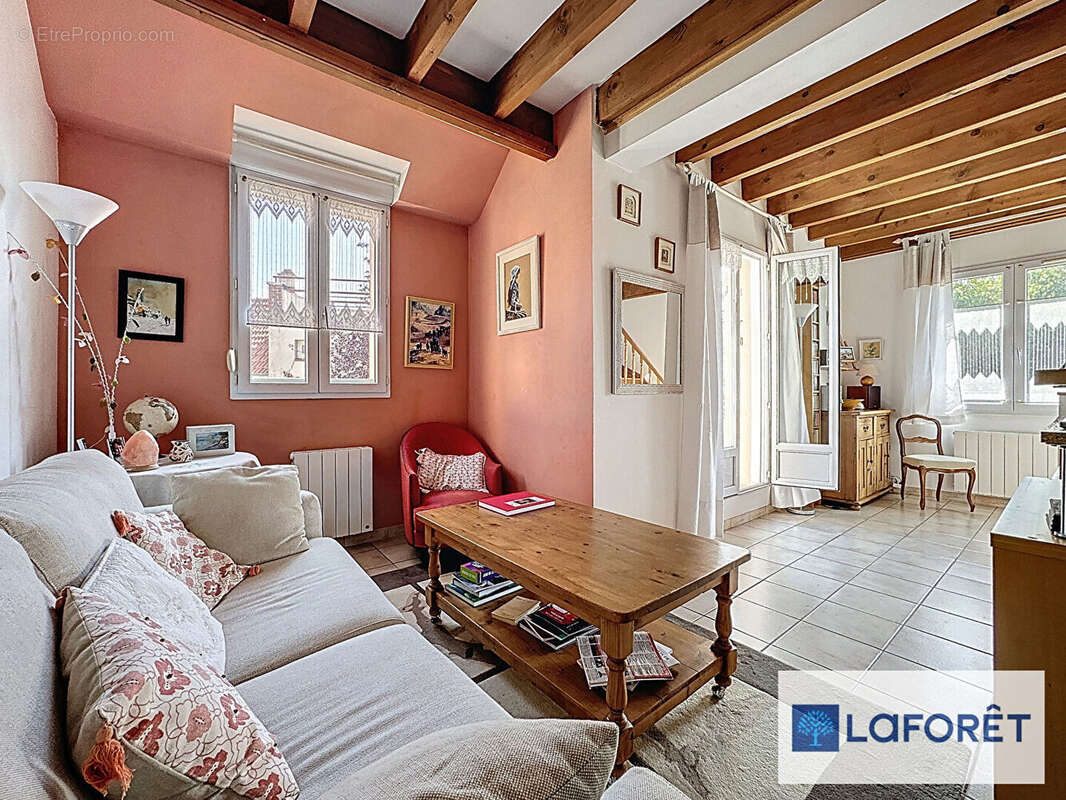 Appartement à NEAUPHLE-LE-CHATEAU