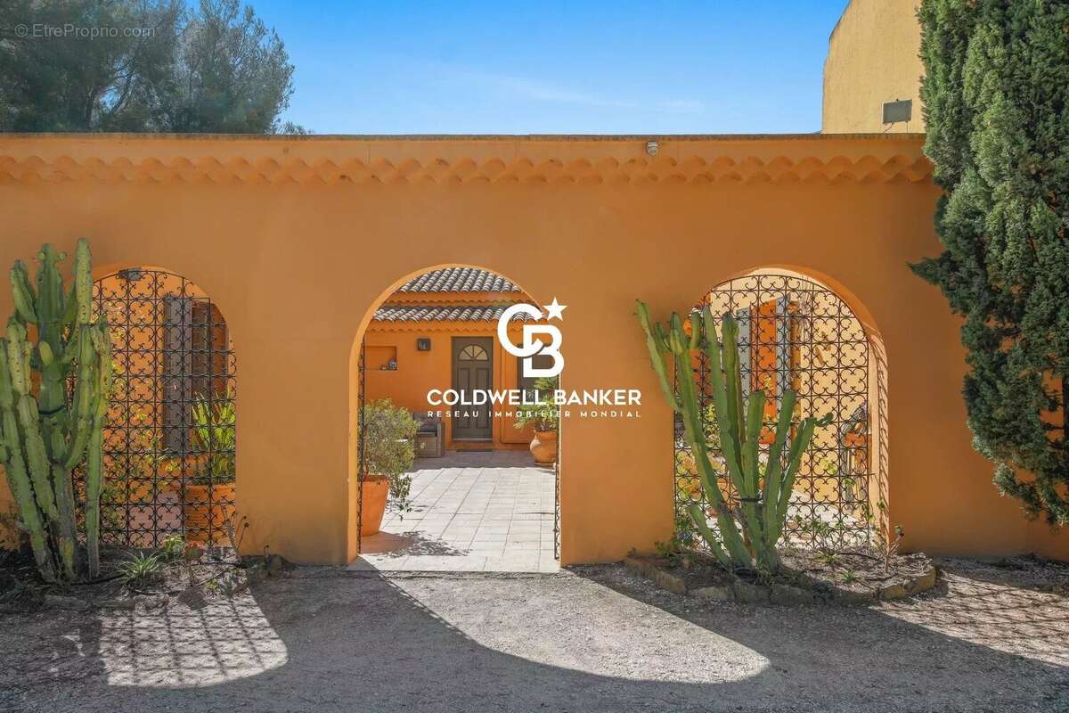 Maison à BORMES-LES-MIMOSAS