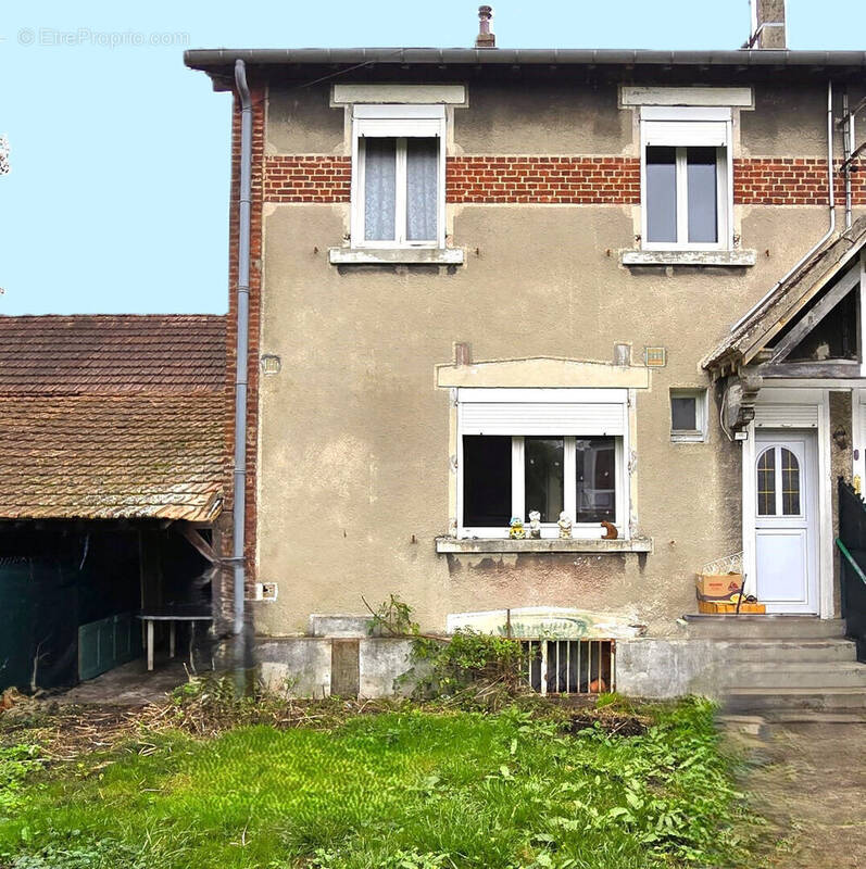 Maison à LONGUEIL-ANNEL