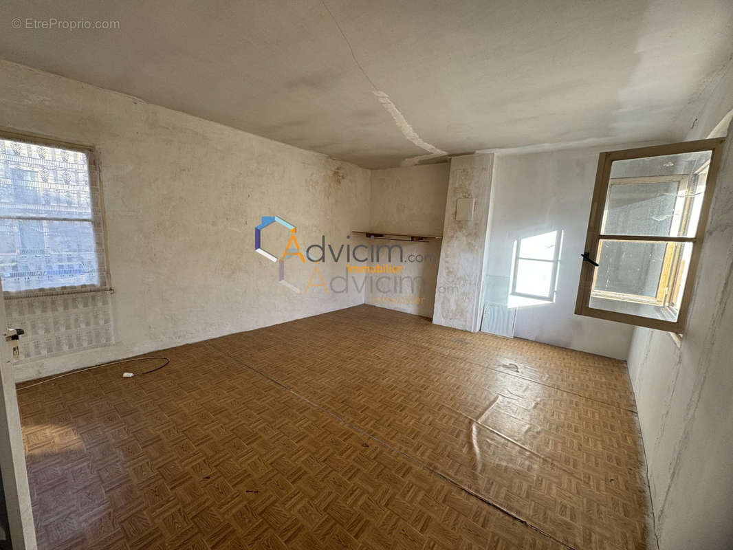 Maison à CROUTTES-SUR-MARNE