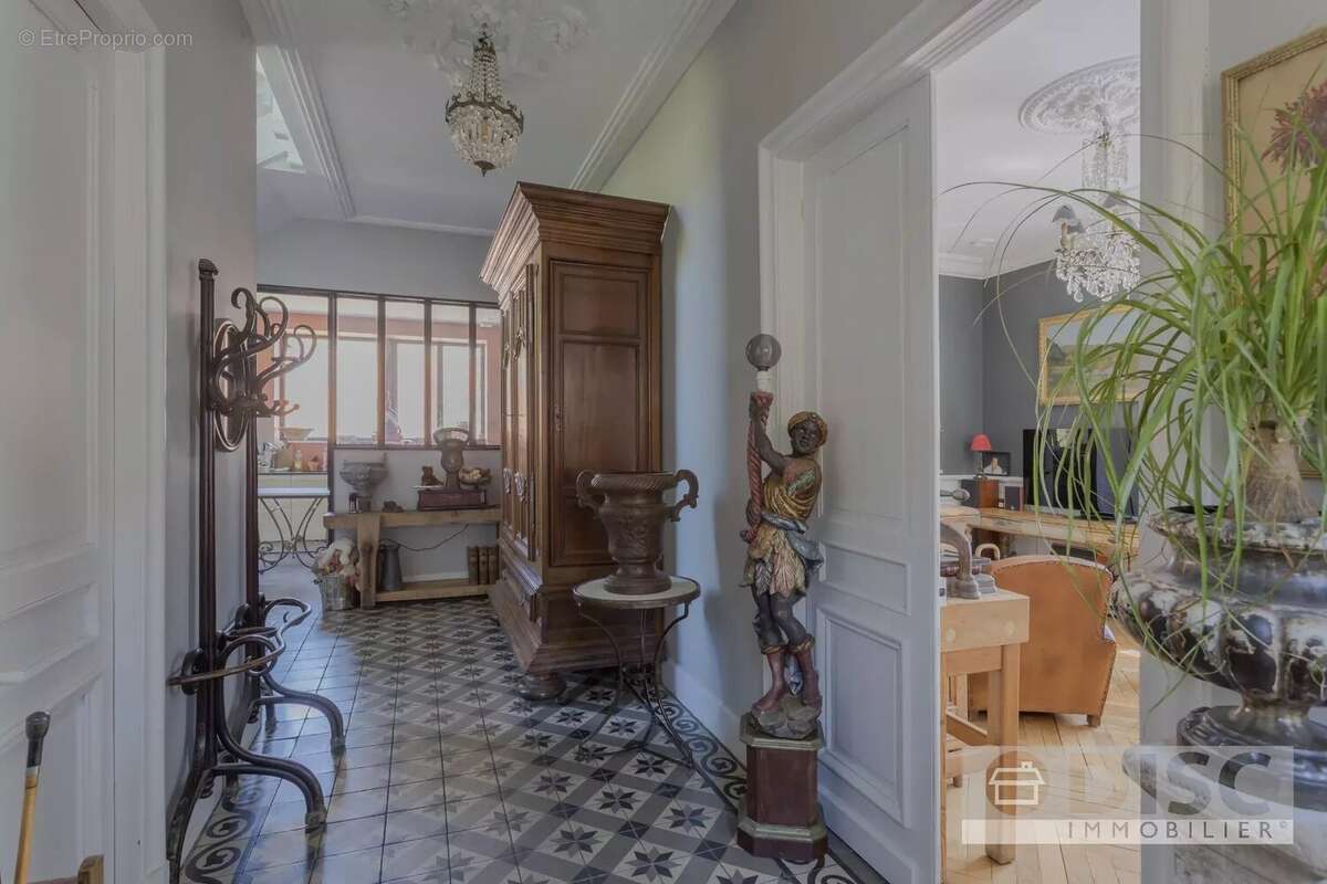 Magnifique maison de maître entièrement rénovée avec jardin et piscine - photo 2