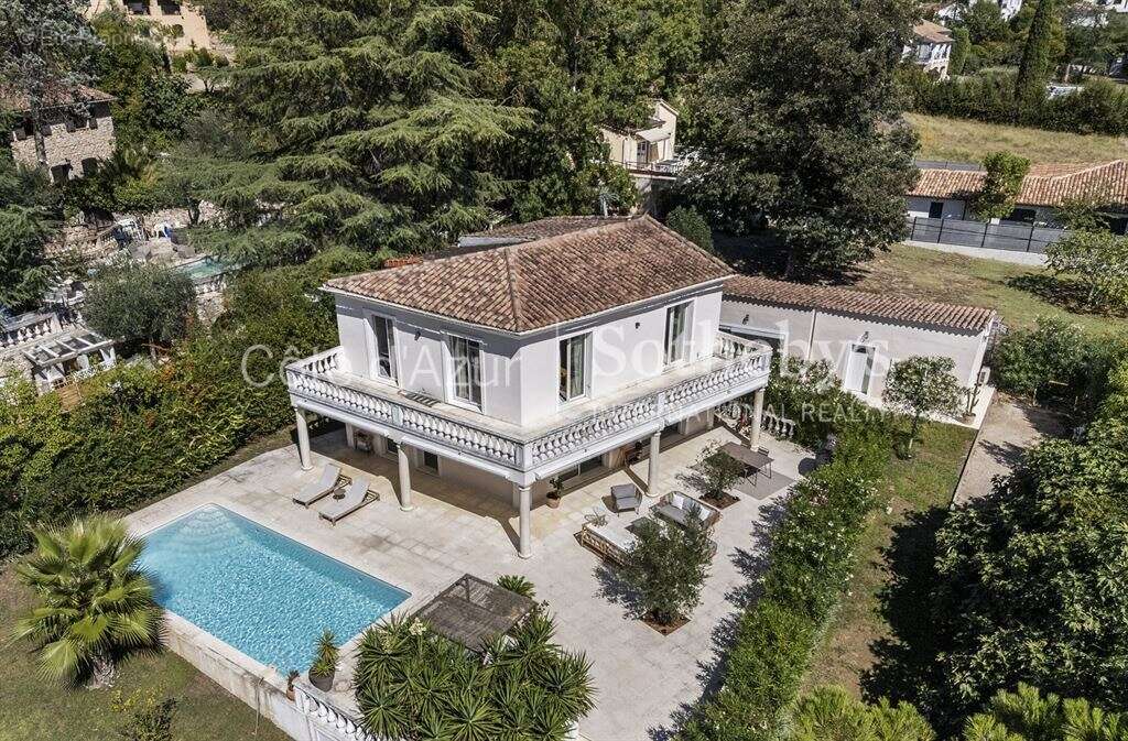 Maison à LA ROQUETTE-SUR-SIAGNE