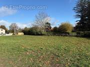 Terrain à SAINT-FRONT-DE-PRADOUX