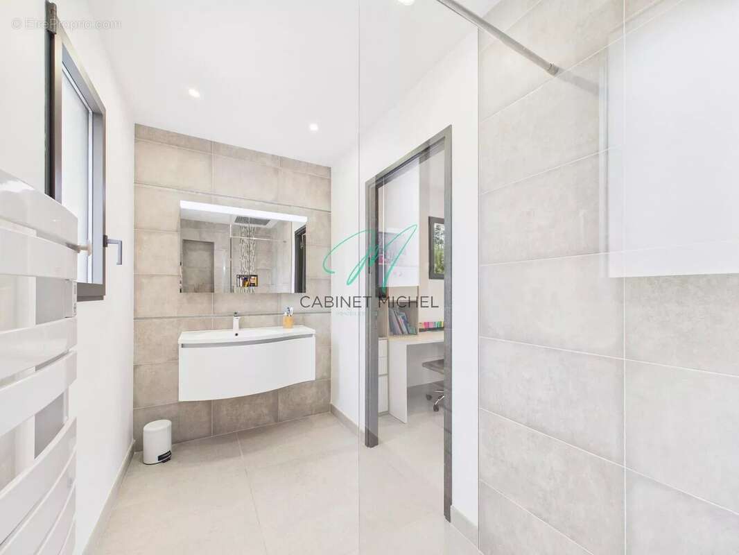 Maison à ROQUEFORT-LES-PINS