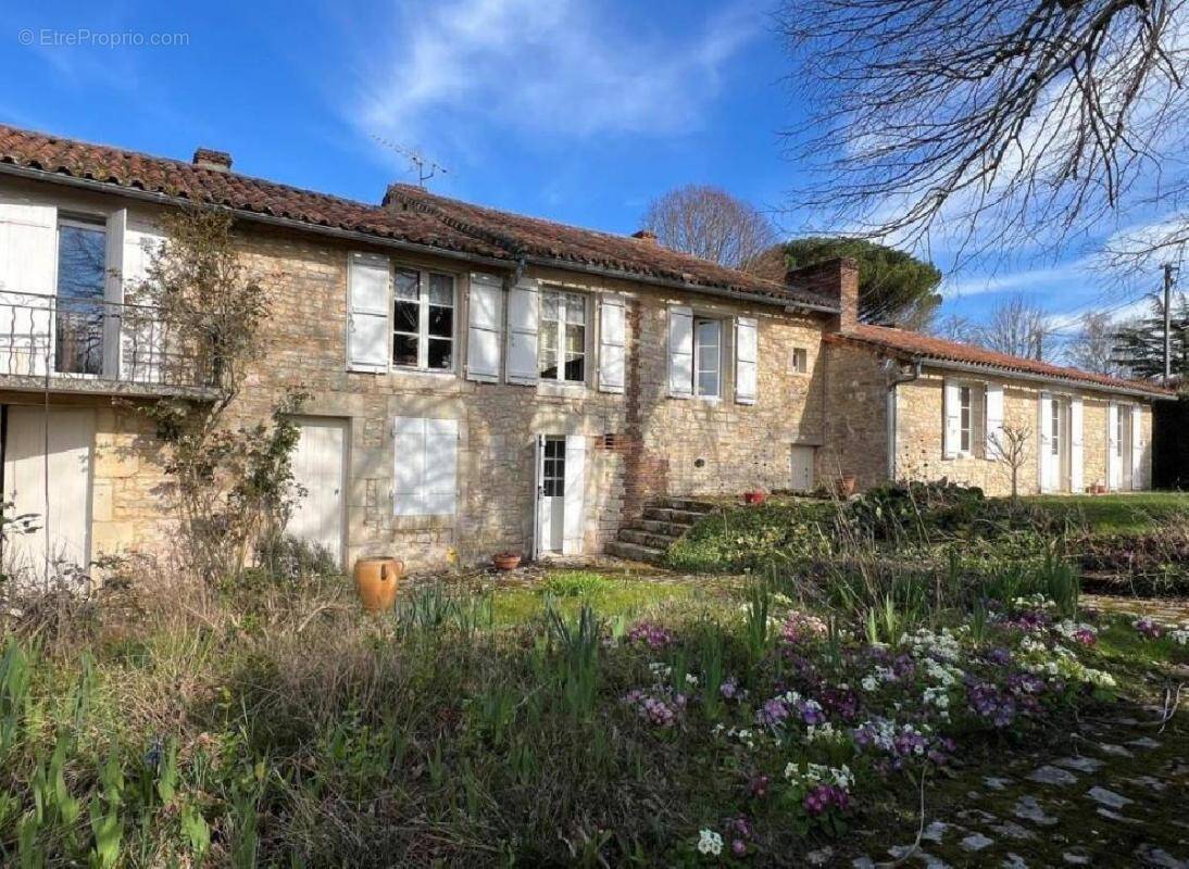 Maison à RUFFEC