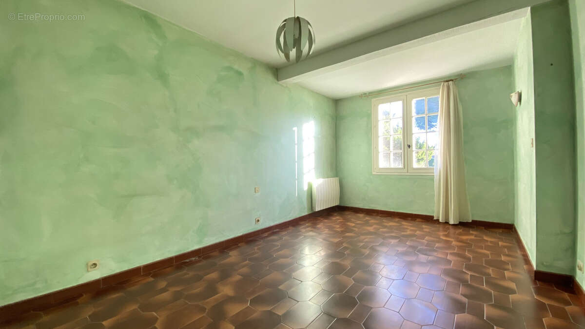 Maison à MORIERES-LES-AVIGNON