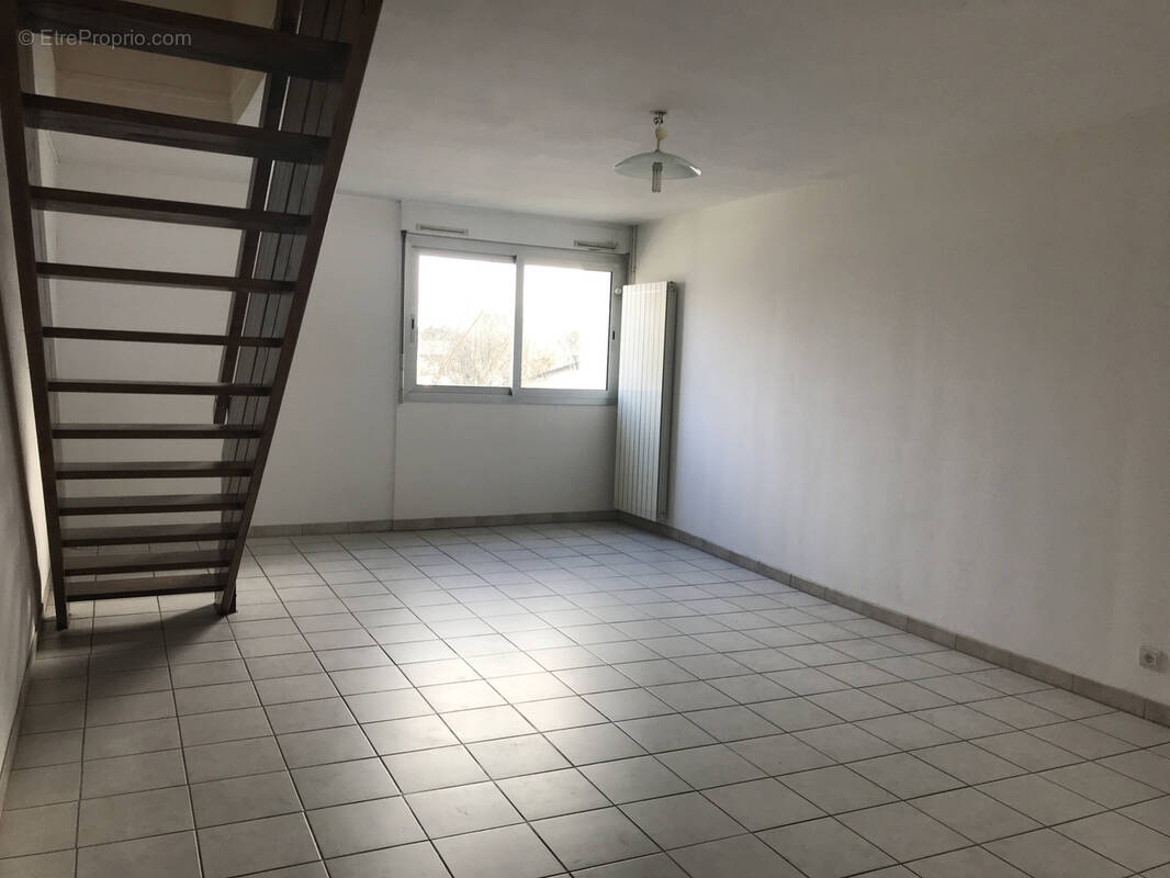 Appartement à LESPINASSE