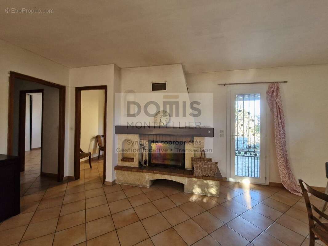 Maison à VIC-LA-GARDIOLE