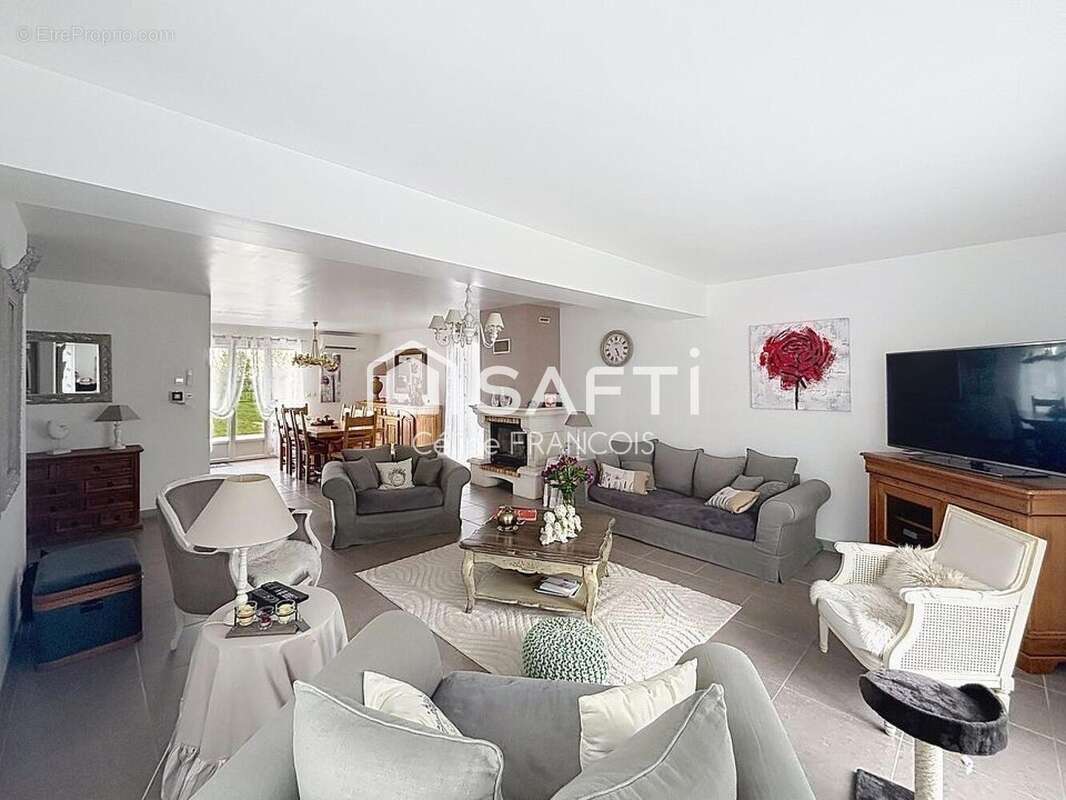 Photo 2 - Maison à ETREILLERS