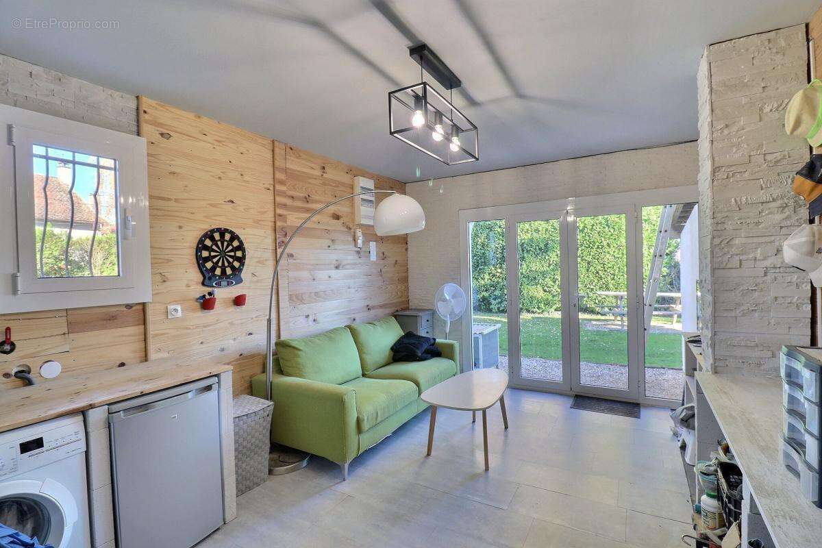 Maison à VEZERONCE-CURTIN