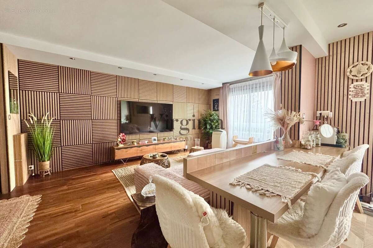 Appartement à CHARENTON-LE-PONT