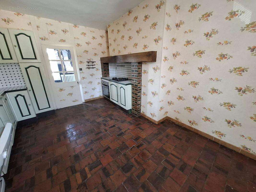 Immeuble comprenant 3 appartements 205m² + dépendances RUGLES - photo 3