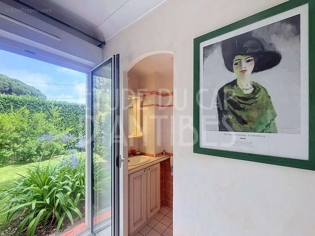Appartement de standing dans résidence avec piscine. 2 chambres - 2 bains. Orée du Cap d'Antibes - photo 11
