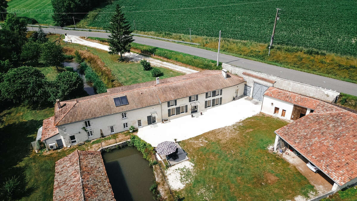 Maison à CHALLIGNAC