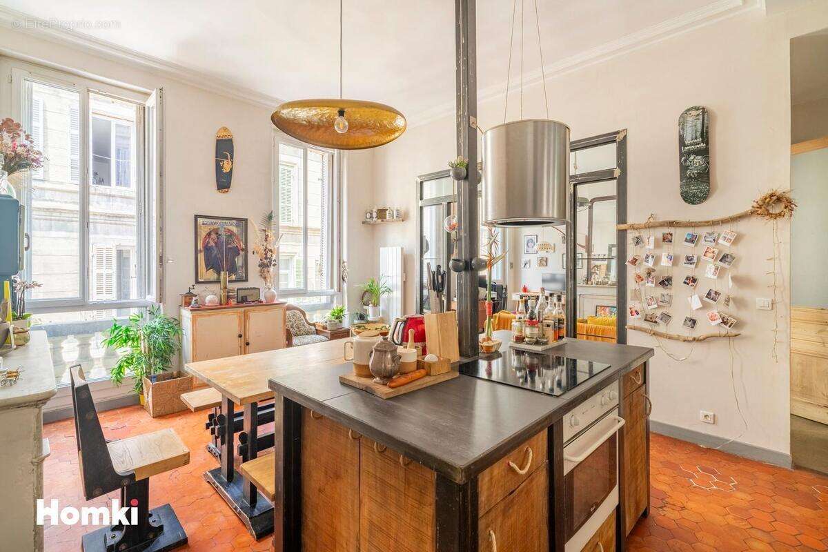 Appartement à MARSEILLE-1E