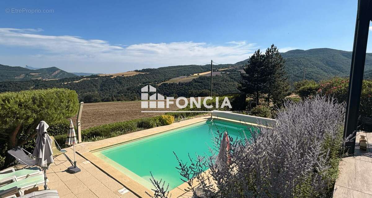 Propriété avec 2 maisons, terrain , piscine - photo 3