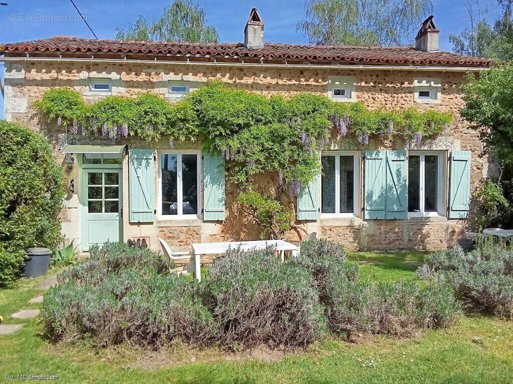 Maison à NANTEUIL-EN-VALLEE