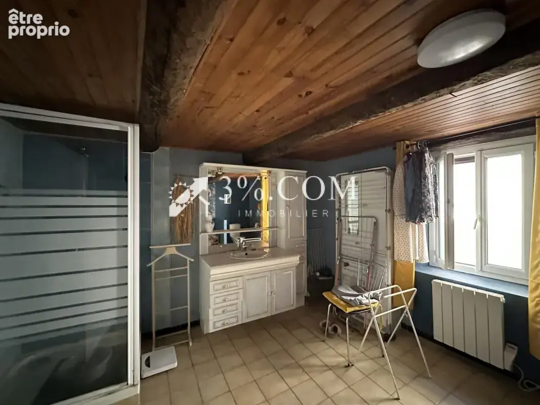 Maison de village sur deux niveaux avec terrasse, garage et - photo 8