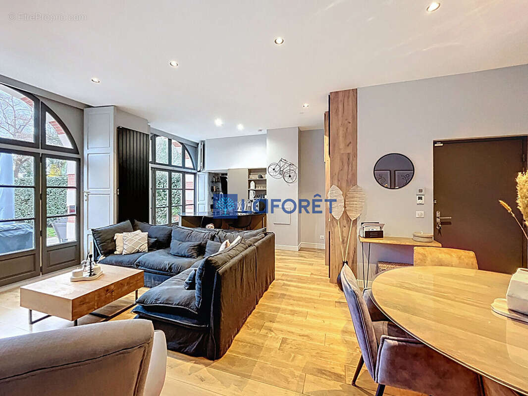 Appartement à SAINT-PIERRE-DU-PERRAY