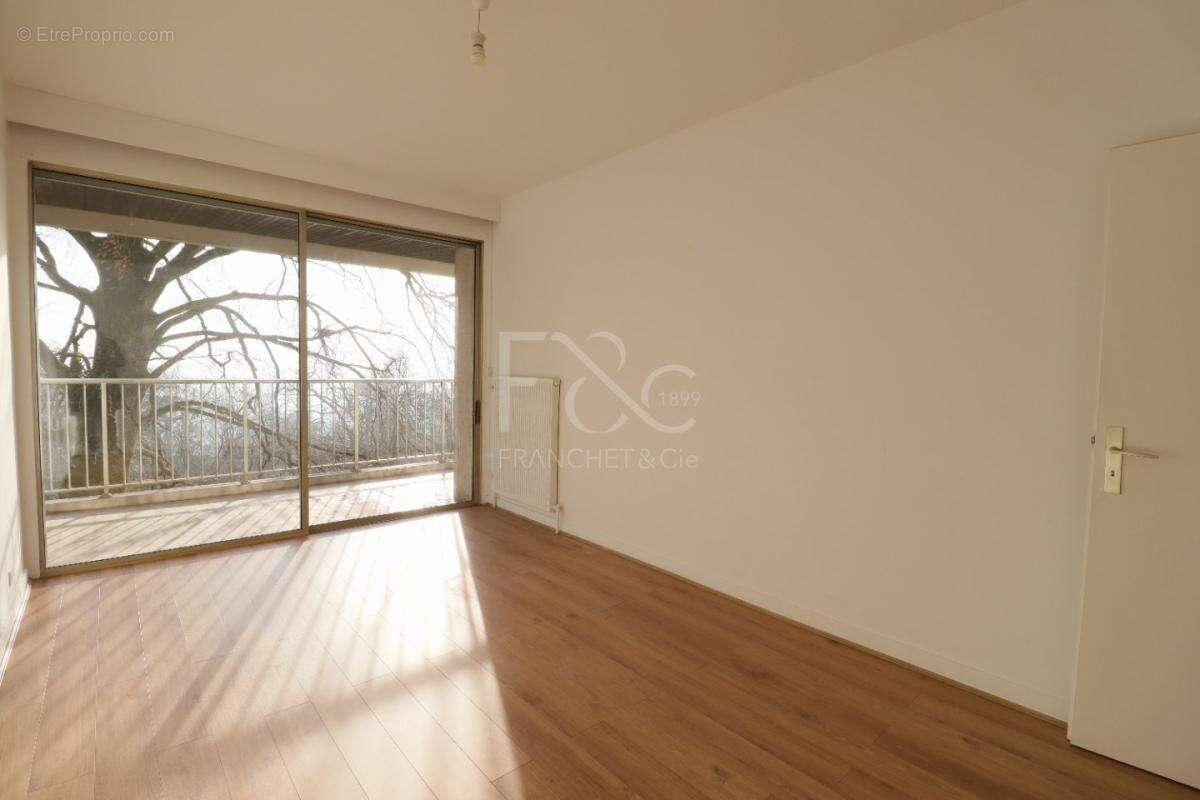 Appartement à SAINTE-FOY-LES-LYON