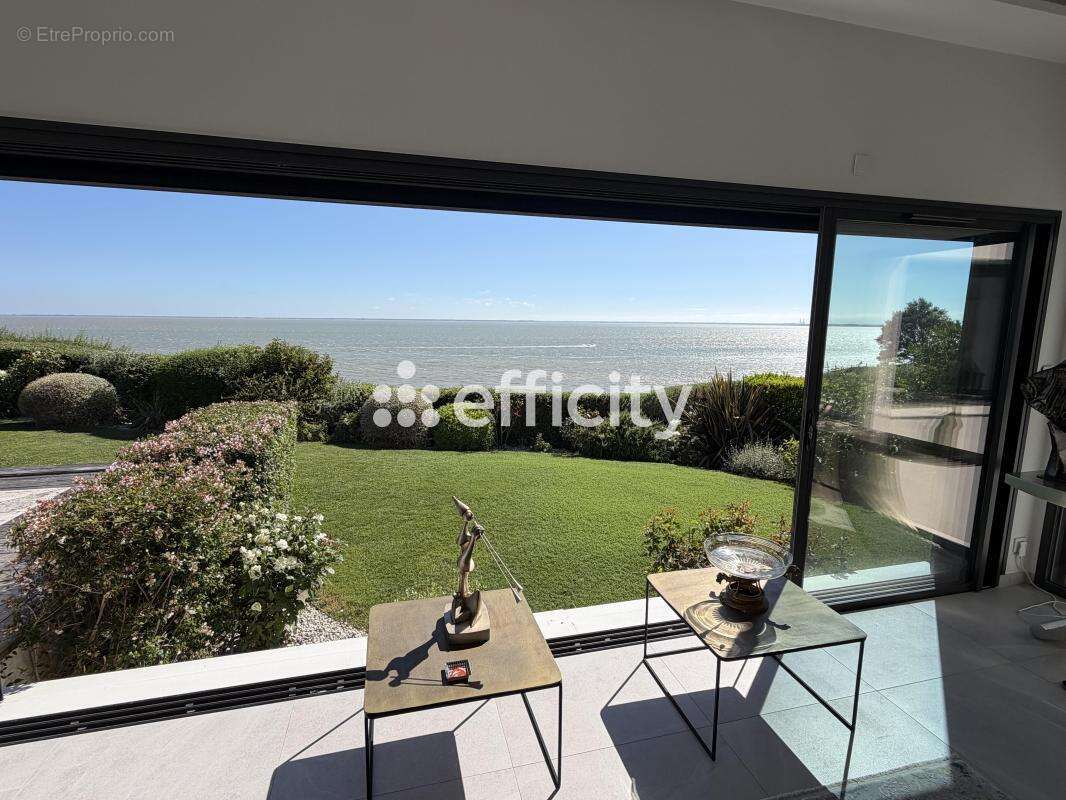 Maison 202 m² à Meschers-Sur-Gironde  - photo 4