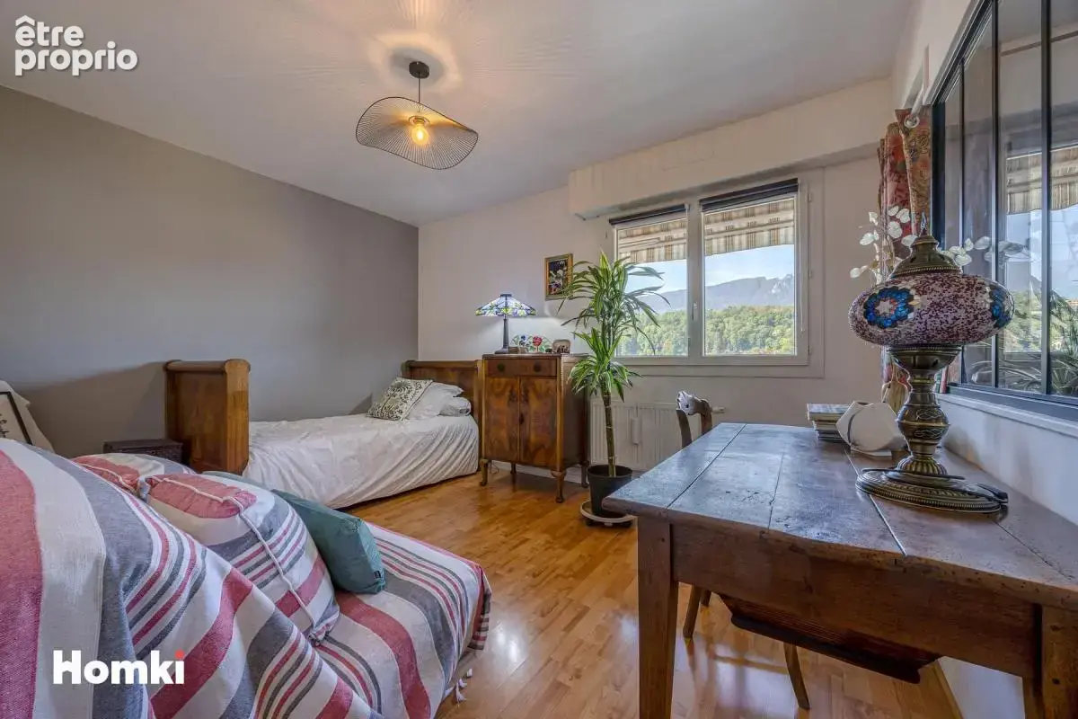 Aix-les-Bains – Appartement de 103 m² rénové avec soin, ascenseur et stationnement - photo 10