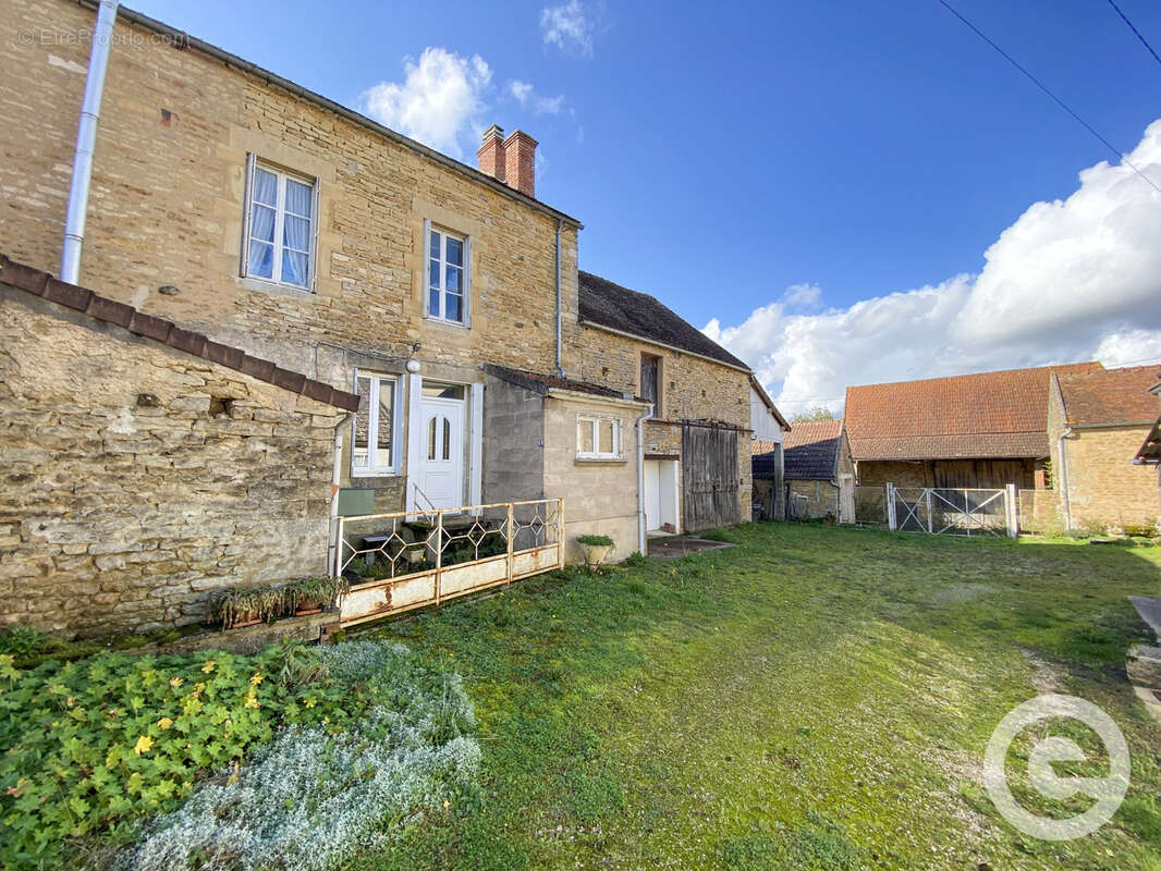 Maison à L'ISLE-SUR-SEREIN