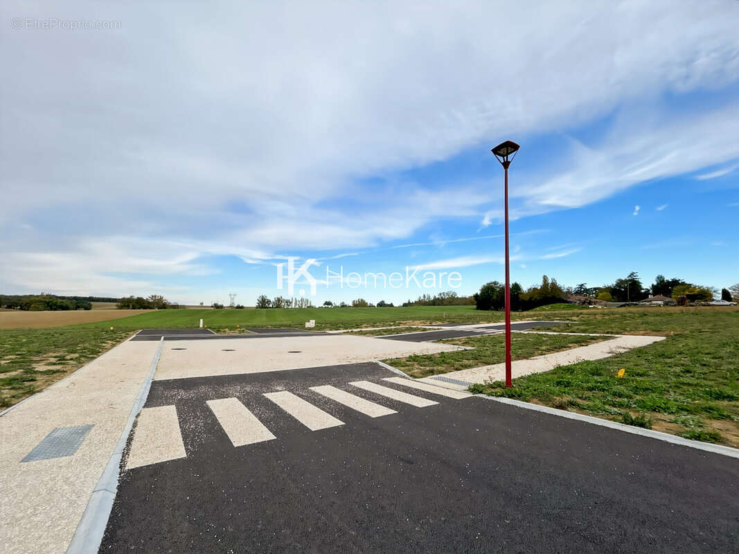 Terrain à L&#039;ISLE-JOURDAIN