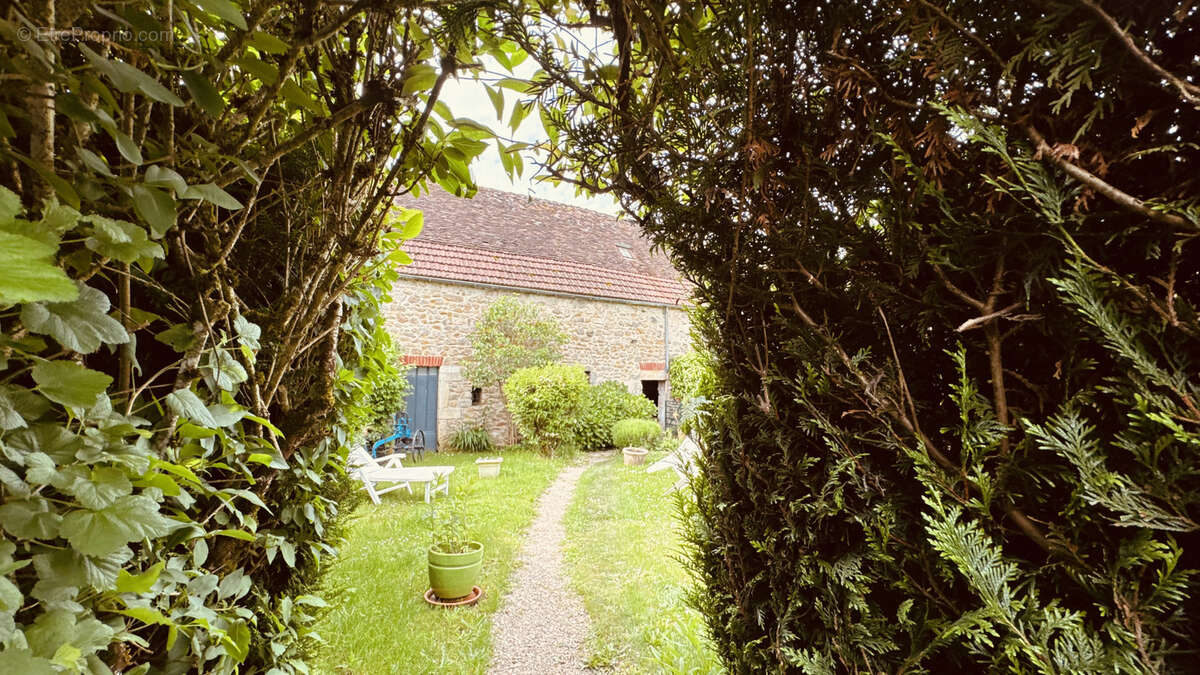 Charmante maison  au coeur de ROUVRAY avec dépendances en très bon état avec jardin d'env. 767 m2 346  500 €. - photo 6