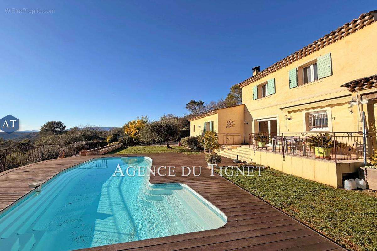 Maison à SAINT-CEZAIRE-SUR-SIAGNE