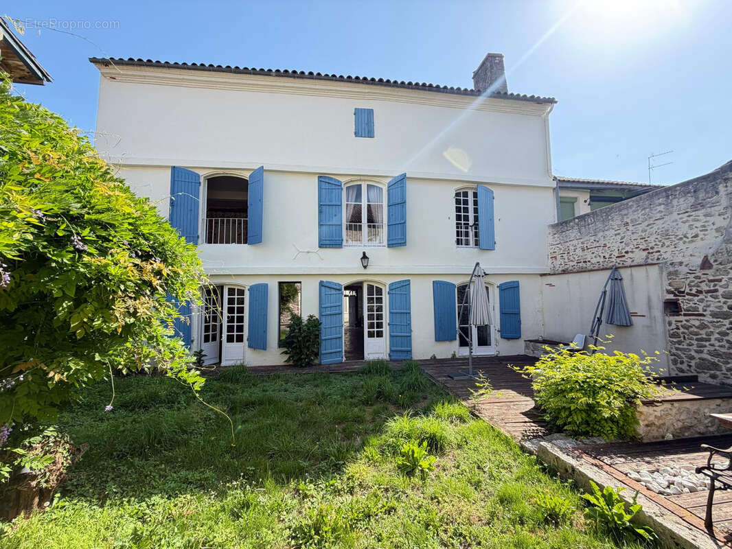 Maison à LAYRAC