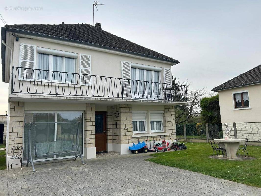 Maison à BELLEU