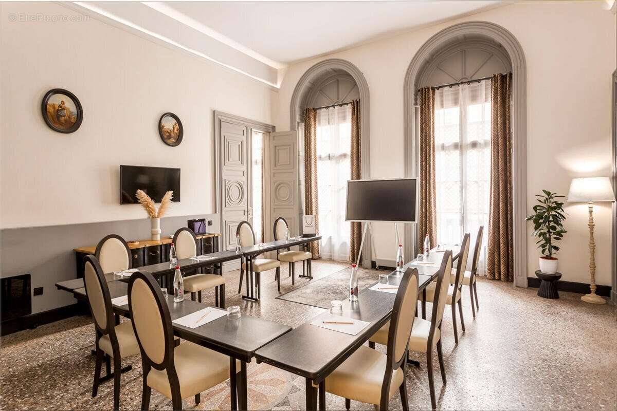 INVESTISSEMENT LOCATIF  Nîmes  Résidence d'Affaires Appart'City Collection Nîmes Arènes - 6, 07 % de rentabilité - photo 9
