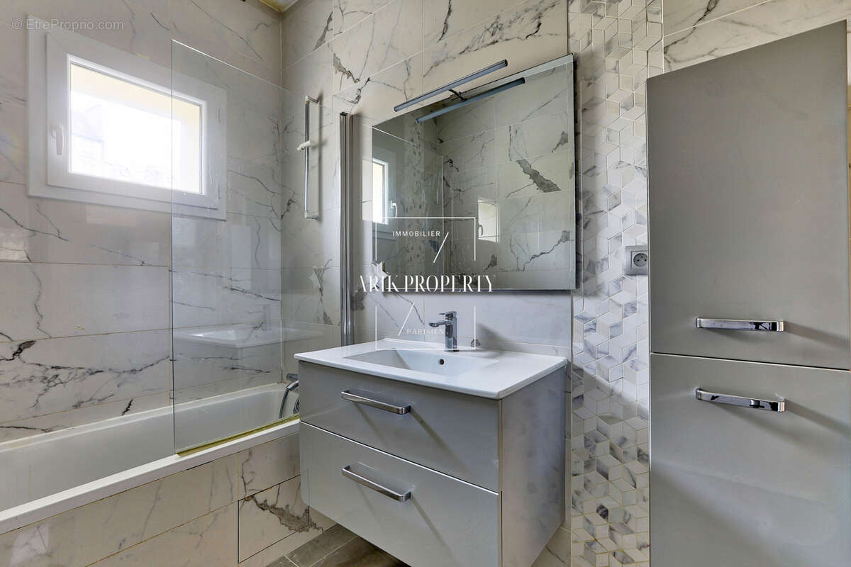 Appartement à CHARENTON-LE-PONT