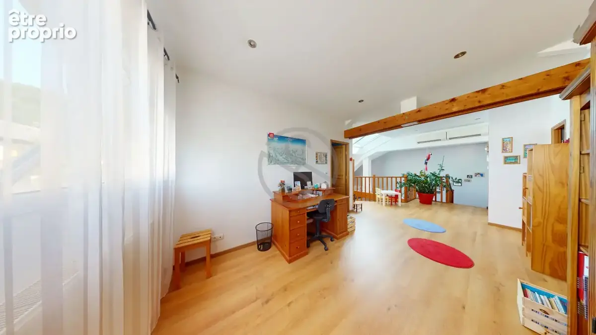 Duplex Jarrie 5 pièce(s) 184 m2 - Lumineux et en parfait état - photo 9