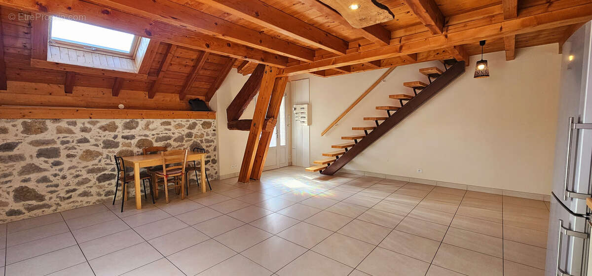 Appartement à ALLONZIER-LA-CAILLE