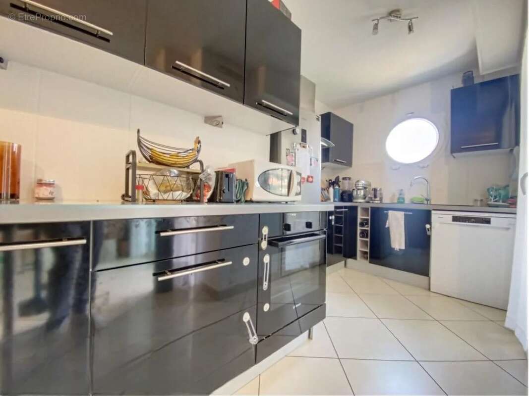 Appartement à SAINT-LAURENT-DU-VAR