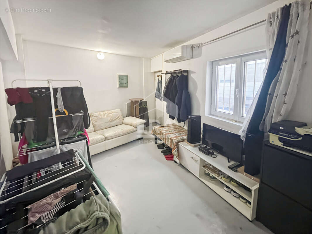 Autre à MARSEILLE-8E