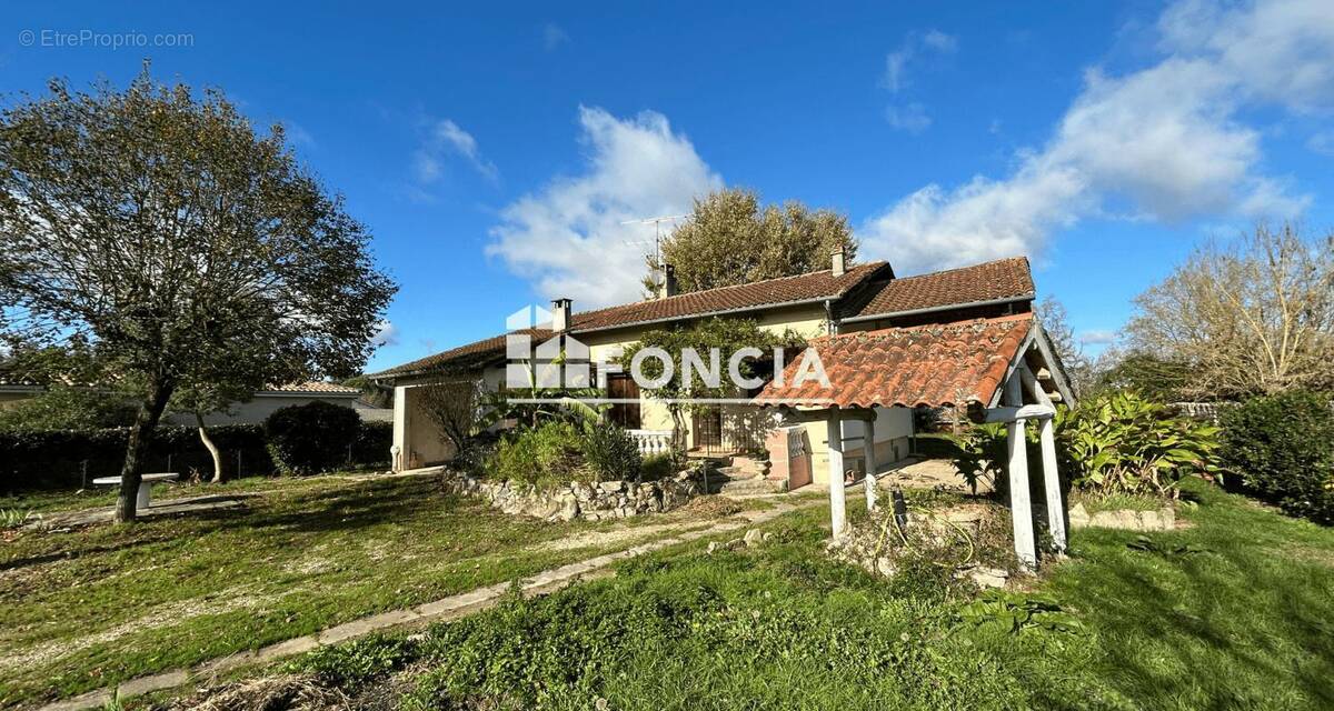 Maison à NEGREPELISSE