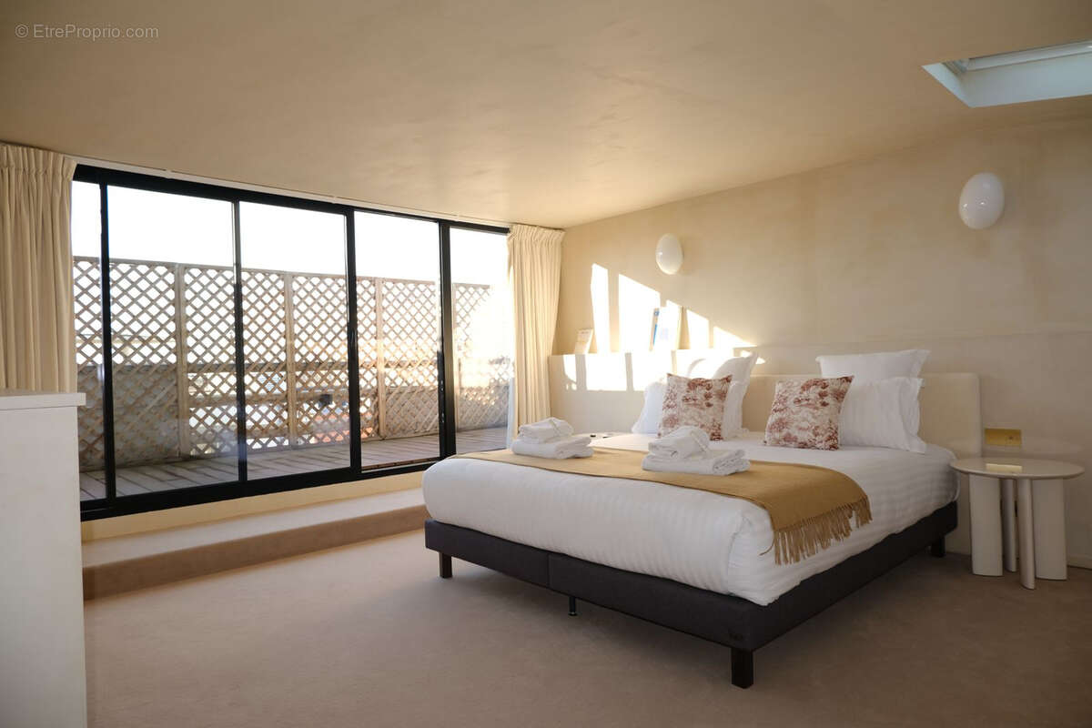 Appartement à PARIS-8E