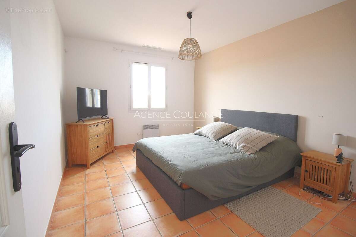 Maison à SAINT-CYR-SUR-MER